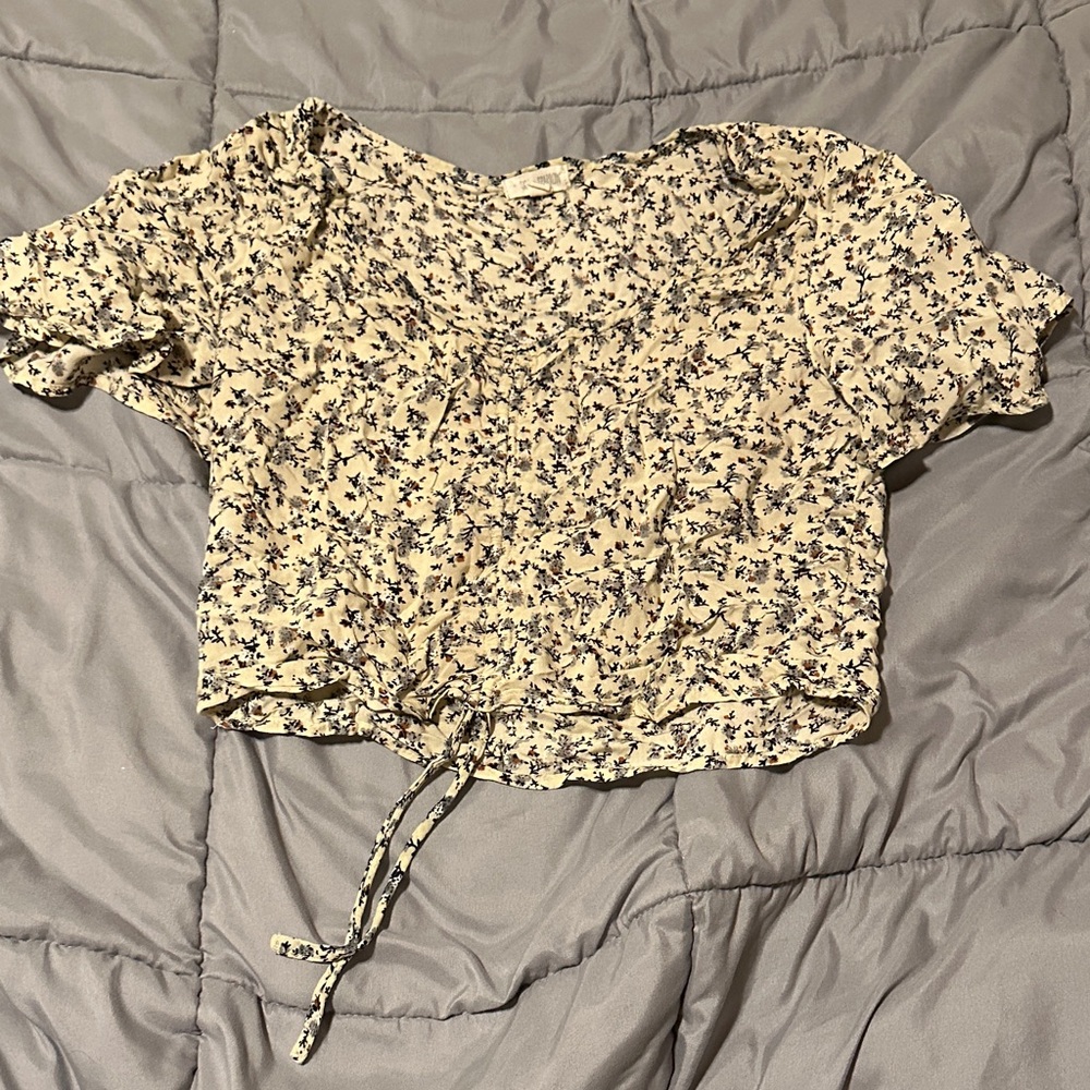 Sky and Sparrow Cream Floral Drawstring Crop Top
